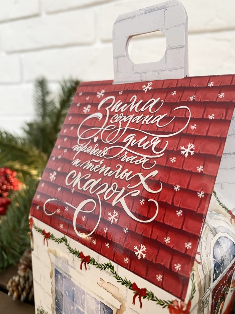 Коробка новогодняя подарочная Тёплая сказка, 91х70х157 (+30) мм (домик) — изображение 5